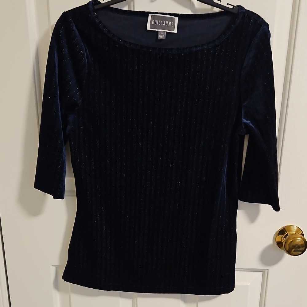 💗NWOT Guillaume Women's Velvet Navy Top with Gold Threading